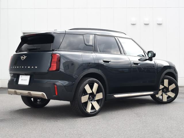 MINI カントリーマンD フェイバリット・トリム フェイバードトリム Mパッケージ OP20インチAW ステア&シートヒーター ドライビングアシストプロ パークアシストプラス ハーマンカードン ヘッドアップディスプレイ ワイヤレスチャージ(2枚目)