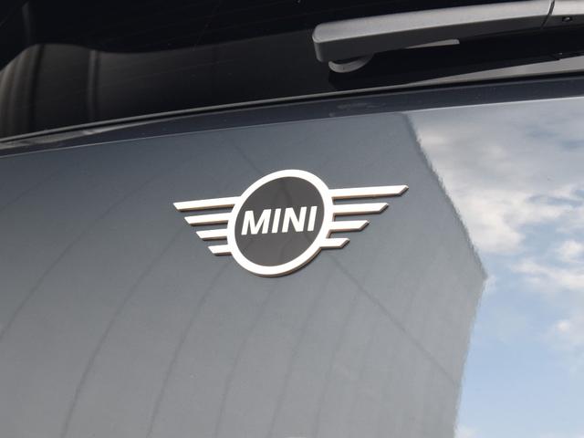MINI カントリーマンD フェイバリット・トリム フェイバードトリム Mパッケージ OP20インチAW ステア&シートヒーター ドライビングアシストプロ パークアシストプラス ハーマンカードン ヘッドアップディスプレイ ワイヤレスチャージ(18枚目)