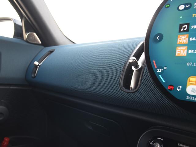 MINI カントリーマンD フェイバリット・トリム フェイバードトリム Mパッケージ OP20インチAW ステア&シートヒーター ドライビングアシストプロ パークアシストプラス ハーマンカードン ヘッドアップディスプレイ ワイヤレスチャージ(43枚目)