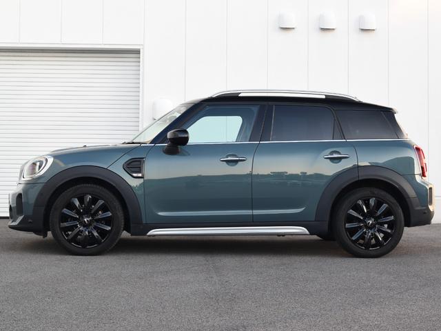 ＭＩＮＩ クーパーＤ　クロスオーバー　クラシック・トリム　ハーフ革　シートヒーター　オートトランク　アダプティブクルーズコントロール　ドライビングアシスト　パークアシスト　ワイヤレスチャージ　ＬＥＤヘッドライト　コンフォートアクセス（4枚目）
