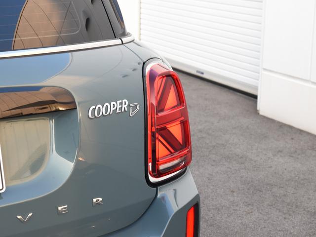 ＭＩＮＩ クーパーＤ　クロスオーバー　クラシック・トリム　ハーフ革　シートヒーター　オートトランク　アダプティブクルーズコントロール　ドライビングアシスト　パークアシスト　ワイヤレスチャージ　ＬＥＤヘッドライト　コンフォートアクセス（12枚目）