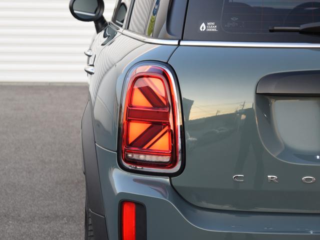 ＭＩＮＩ クーパーＤ　クロスオーバー　クラシック・トリム　ハーフ革　シートヒーター　オートトランク　アダプティブクルーズコントロール　ドライビングアシスト　パークアシスト　ワイヤレスチャージ　ＬＥＤヘッドライト　コンフォートアクセス（13枚目）