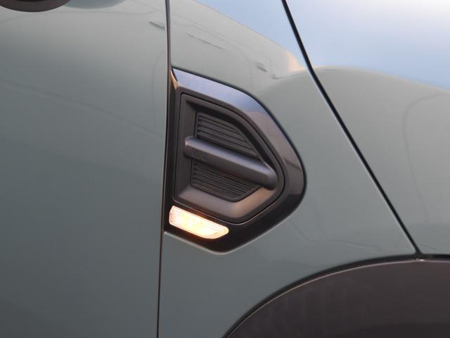 ＭＩＮＩ クーパーＤ　クロスオーバー　クラシック・トリム　ハーフ革　シートヒーター　オートトランク　アダプティブクルーズコントロール　ドライビングアシスト　パークアシスト　ワイヤレスチャージ　ＬＥＤヘッドライト　コンフォートアクセス（16枚目）