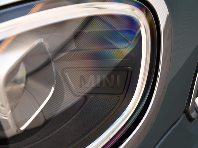 ＭＩＮＩ クーパーＤ　クロスオーバー　クラシック・トリム　ハーフ革　シートヒーター　オートトランク　アダプティブクルーズコントロール　ドライビングアシスト　パークアシスト　ワイヤレスチャージ　ＬＥＤヘッドライト　コンフォートアクセス（21枚目）