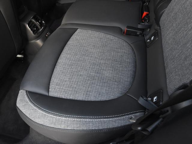 ＭＩＮＩ クーパーＤ　クロスオーバー　クラシック・トリム　ハーフ革　シートヒーター　オートトランク　アダプティブクルーズコントロール　ドライビングアシスト　パークアシスト　ワイヤレスチャージ　ＬＥＤヘッドライト　コンフォートアクセス（30枚目）