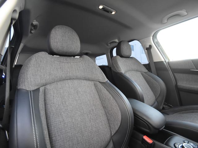 ＭＩＮＩ クーパーＤ　クロスオーバー　クラシック・トリム　ハーフ革　シートヒーター　オートトランク　アダプティブクルーズコントロール　ドライビングアシスト　パークアシスト　ワイヤレスチャージ　ＬＥＤヘッドライト　コンフォートアクセス（31枚目）