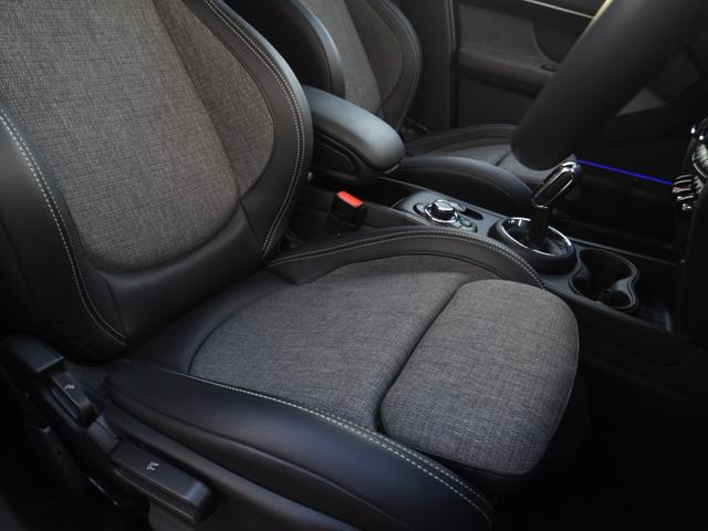 ＭＩＮＩ クーパーＤ　クロスオーバー　クラシック・トリム　ハーフ革　シートヒーター　オートトランク　アダプティブクルーズコントロール　ドライビングアシスト　パークアシスト　ワイヤレスチャージ　ＬＥＤヘッドライト　コンフォートアクセス（32枚目）