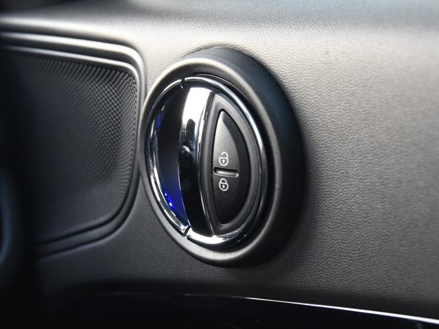 ＭＩＮＩ クーパーＤ　クロスオーバー　クラシック・トリム　ハーフ革　シートヒーター　オートトランク　アダプティブクルーズコントロール　ドライビングアシスト　パークアシスト　ワイヤレスチャージ　ＬＥＤヘッドライト　コンフォートアクセス（35枚目）