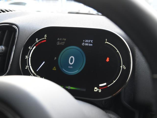 ＭＩＮＩ クーパーＤ　クロスオーバー　クラシック・トリム　ハーフ革　シートヒーター　オートトランク　アダプティブクルーズコントロール　ドライビングアシスト　パークアシスト　ワイヤレスチャージ　ＬＥＤヘッドライト　コンフォートアクセス（41枚目）