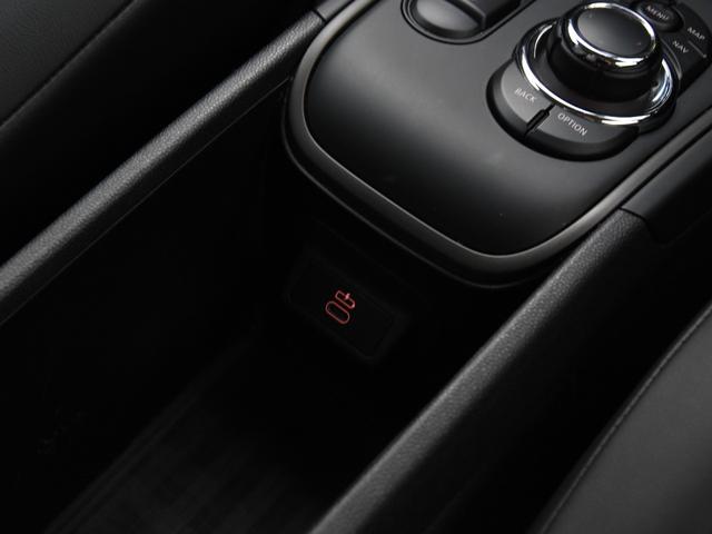 ＭＩＮＩ クーパーＤ　クロスオーバー　クラシック・トリム　ハーフ革　シートヒーター　オートトランク　アダプティブクルーズコントロール　ドライビングアシスト　パークアシスト　ワイヤレスチャージ　ＬＥＤヘッドライト　コンフォートアクセス（53枚目）