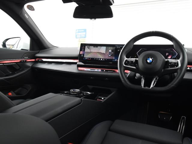 5シリーズ 523d xDrive Mスポーツ 弊社デモカー 電動パノラマルーフ harman/kardon アダプティブサス アイコニックグロー 前後シートヒーター ランバーサポート ドライビングアシストプロ パークアシストプロ オートトランク(3枚目)