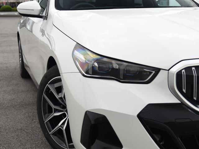 5シリーズ 523d xDrive Mスポーツ 弊社デモカー 電動パノラマルーフ harman/kardon アダプティブサス アイコニックグロー 前後シートヒーター ランバーサポート ドライビングアシストプロ パークアシストプロ オートトランク(5枚目)