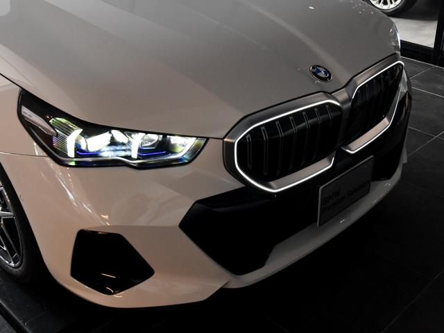 5シリーズ 523d xDrive Mスポーツ 弊社デモカー 電動パノラマルーフ harman/kardon アダプティブサス アイコニックグロー 前後シートヒーター ランバーサポート ドライビングアシストプロ パークアシストプロ オートトランク(16枚目)