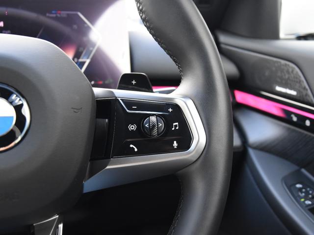 5シリーズ 523d xDrive Mスポーツ 弊社デモカー 電動パノラマルーフ harman/kardon アダプティブサス アイコニックグロー 前後シートヒーター ランバーサポート ドライビングアシストプロ パークアシストプロ オートトランク(53枚目)