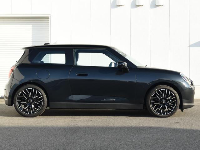 ＭＩＮＩ クーパーＳＥ　フェイバリット・トリム　フェイバードトリム　ステア＆シートヒーター　ヘッドアップディスプレイ　ドライビングアシストプラス　パークアシストプラス　ハイビームアシスト　ＨＤＤナビＡＲ　コンフォートアクセス　ＥＴＣ（9枚目）