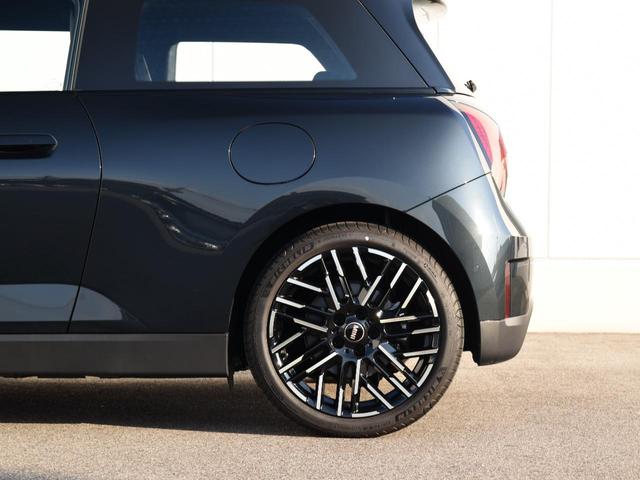 ＭＩＮＩ クーパーＳＥ　フェイバリット・トリム　フェイバードトリム　ステア＆シートヒーター　ヘッドアップディスプレイ　ドライビングアシストプラス　パークアシストプラス　ハイビームアシスト　ＨＤＤナビＡＲ　コンフォートアクセス　ＥＴＣ（25枚目）