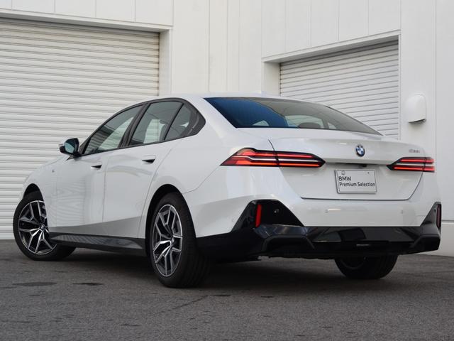 ５シリーズ ５２３ｉ　Ｍスポーツ　弊社デモカー　アダプティブサス　オートトランク　アイコニックグロー　ウッドトリム　前後シートヒーター　ドライビングアシストプロ　パークアシストプロ　ナビ　地デジ　ワイヤレスチャージ　アラームシステム（7枚目）