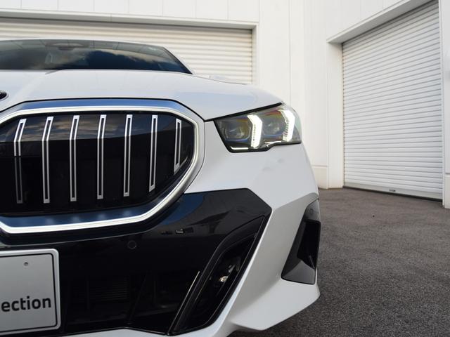 ５シリーズ ５２３ｉ　Ｍスポーツ　弊社デモカー　アダプティブサス　オートトランク　アイコニックグロー　ウッドトリム　前後シートヒーター　ドライビングアシストプロ　パークアシストプロ　ナビ　地デジ　ワイヤレスチャージ　アラームシステム（12枚目）