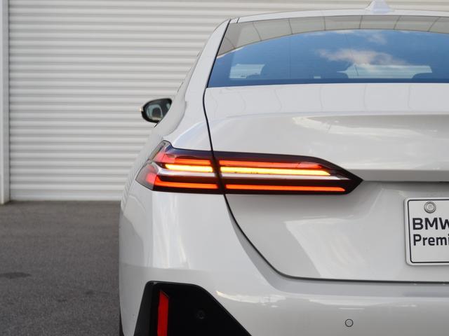 ５シリーズ ５２３ｉ　Ｍスポーツ　弊社デモカー　アダプティブサス　オートトランク　アイコニックグロー　ウッドトリム　前後シートヒーター　ドライビングアシストプロ　パークアシストプロ　ナビ　地デジ　ワイヤレスチャージ　アラームシステム（24枚目）