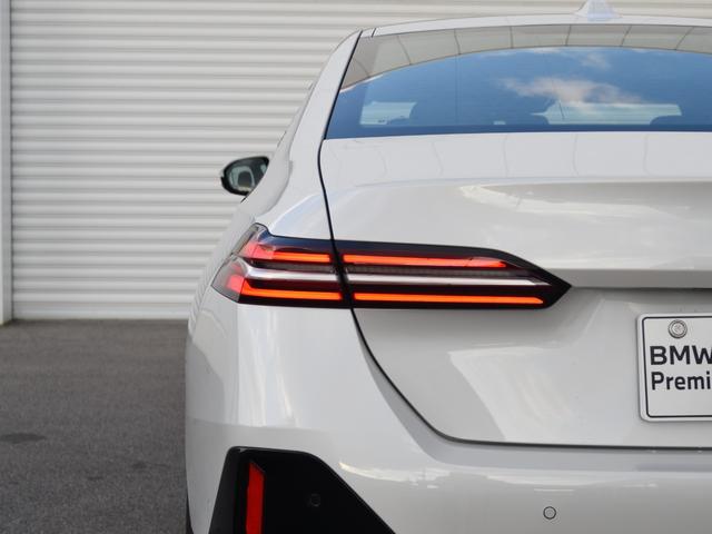 ５シリーズ ５２３ｉ　Ｍスポーツ　弊社デモカー　アダプティブサス　オートトランク　アイコニックグロー　ウッドトリム　前後シートヒーター　ドライビングアシストプロ　パークアシストプロ　ナビ　地デジ　ワイヤレスチャージ　アラームシステム（25枚目）