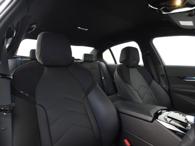 ５シリーズ ５２３ｉ　Ｍスポーツ　弊社デモカー　アダプティブサス　オートトランク　アイコニックグロー　ウッドトリム　前後シートヒーター　ドライビングアシストプロ　パークアシストプロ　ナビ　地デジ　ワイヤレスチャージ　アラームシステム（68枚目）