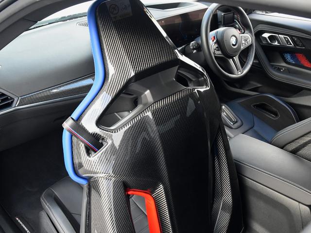 Ｍ２ ベースグレード　６速ＭＴ　Ｍレーストラックパッケージ　１９／２０インチＡＷ　　コンパウンドブレーキ　レッドキャリパー　カーボン　ルーフ　トリム　バケットシート　黒革メリノＦヒーター　アダプティブＭサス　Ｍシートベルト（6枚目）