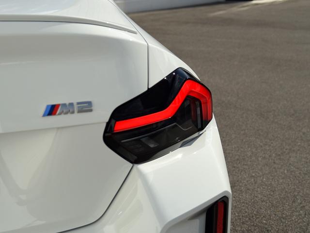 Ｍ２ ベースグレード　６速ＭＴ　Ｍレーストラックパッケージ　１９／２０インチＡＷ　　コンパウンドブレーキ　レッドキャリパー　カーボン　ルーフ　トリム　バケットシート　黒革メリノＦヒーター　アダプティブＭサス　Ｍシートベルト（11枚目）