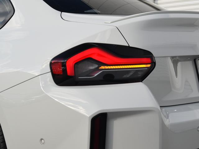 Ｍ２ ベースグレード　６速ＭＴ　Ｍレーストラックパッケージ　１９／２０インチＡＷ　　コンパウンドブレーキ　レッドキャリパー　カーボン　ルーフ　トリム　バケットシート　黒革メリノＦヒーター　アダプティブＭサス　Ｍシートベルト（25枚目）