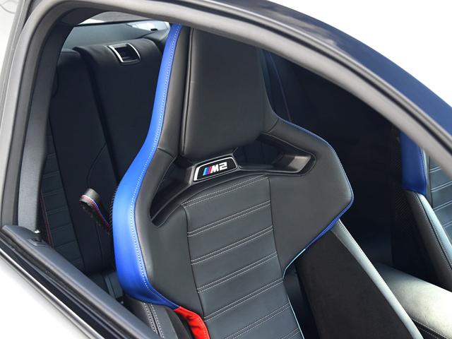 Ｍ２ ベースグレード　６速ＭＴ　Ｍレーストラックパッケージ　１９／２０インチＡＷ　　コンパウンドブレーキ　レッドキャリパー　カーボン　ルーフ　トリム　バケットシート　黒革メリノＦヒーター　アダプティブＭサス　Ｍシートベルト（32枚目）