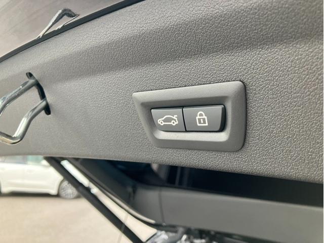 1シリーズ M135i xDrive 電動パノラマルーフ 純正AW Mスポーツブレーキ Mスポーツサス Mレザーステアリング Mリアスポイラー シートヒーター ランバーサポート オートトランク コンフォートアクセス ミラーETC SOS(21枚目)