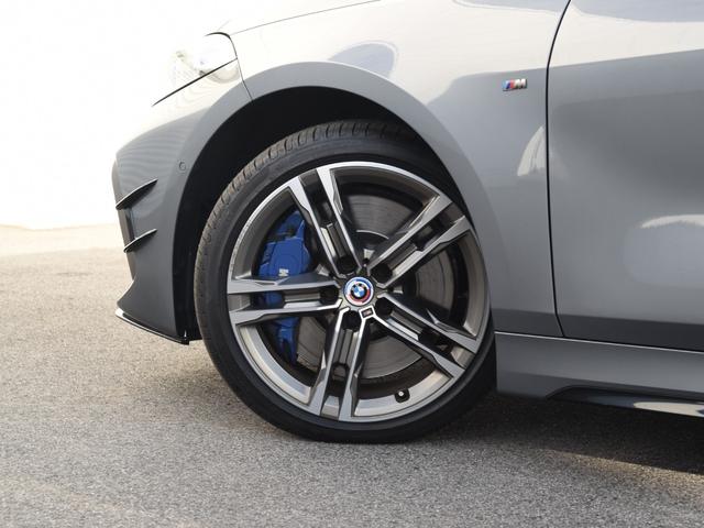 1シリーズ M135i xDrive Mパフォーマンスエアロ アクティブクルコン 純正AW Mスポーツブレーキ Mスポーツサス Mレザーステアリング シートヒーター ランバーサポート オートトランク(14枚目)
