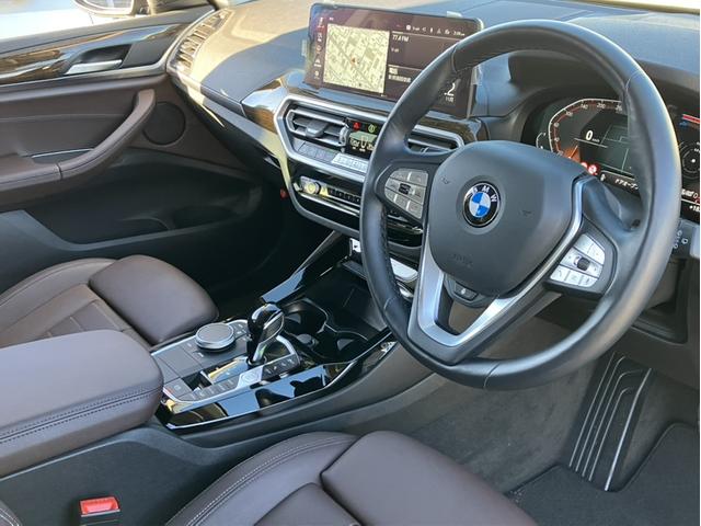 Ｘ３ ｘＤｒｉｖｅ　２０ｄ　ワンオーナー　後期　茶革　パノラマサンルーフ　ベンチレーションシート　アコースティックガラス　ダークオークファインウッドトリム　２０インチアロイホイール（12枚目）