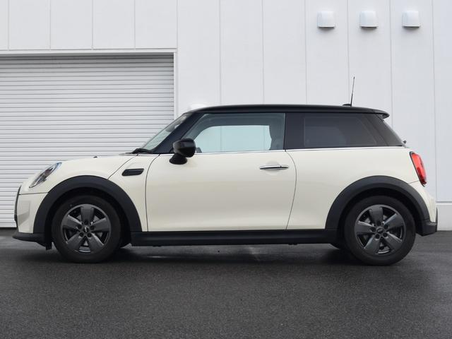 ＭＩＮＩ クーパーＤ　クラシック・トリム　Ａｐｐｌｅ　Ｃａｒｐｌａｙ　アダプティヴクルーズコントロール　　コンフォートアクセス　バックカメラ　ＰＤＣ　ドライビングモード　Ｄｒｉｖｉｎｇ　ａｓｓｉｓｔ（4枚目）