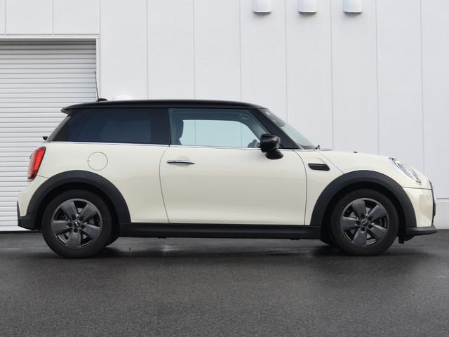 ＭＩＮＩ クーパーＤ　クラシック・トリム　Ａｐｐｌｅ　Ｃａｒｐｌａｙ　アダプティヴクルーズコントロール　　コンフォートアクセス　バックカメラ　ＰＤＣ　ドライビングモード　Ｄｒｉｖｉｎｇ　ａｓｓｉｓｔ（5枚目）
