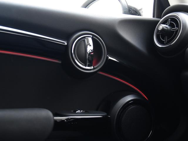 ＭＩＮＩ クーパーＤ　クラシック・トリム　Ａｐｐｌｅ　Ｃａｒｐｌａｙ　アダプティヴクルーズコントロール　　コンフォートアクセス　バックカメラ　ＰＤＣ　ドライビングモード　Ｄｒｉｖｉｎｇ　ａｓｓｉｓｔ（11枚目）