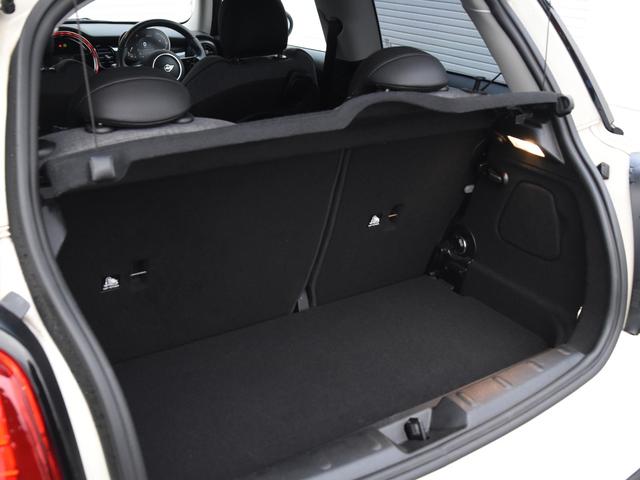 ＭＩＮＩ クーパーＤ　クラシック・トリム　Ａｐｐｌｅ　Ｃａｒｐｌａｙ　アダプティヴクルーズコントロール　　コンフォートアクセス　バックカメラ　ＰＤＣ　ドライビングモード　Ｄｒｉｖｉｎｇ　ａｓｓｉｓｔ（28枚目）