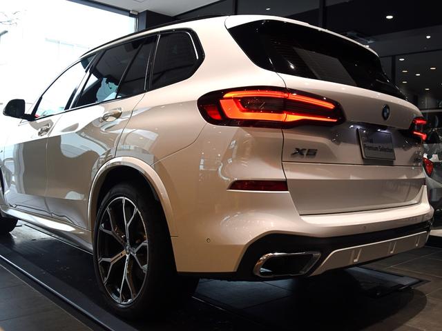 Ｘ５ ｘＤｒｉｖｅ　３５ｄ　Ｍスポーツ　電動パノラマルーフ　純正２１ＡＷ　アダプティブＭサス　黒革　前後シートヒーター　ソフトクローズ　ヘッドアップディスプレイ　ドライビングアシストプロ　パークアシストプラス　冷温ドリンクホルダー　地デジ（9枚目）