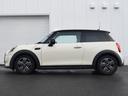 ＭＩＮＩ クーパーＤ　クラシック・トリム　Ａｐｐｌｅ　Ｃａｒｐｌａｙ　アダプティヴクルーズコントロール　　コンフォートアクセス　バックカメラ　ＰＤＣ　ドライビングモード　Ｄｒｉｖｉｎｇ　ａｓｓｉｓｔ（4枚目）