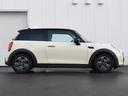 ＭＩＮＩ クーパーＤ　クラシック・トリム　Ａｐｐｌｅ　Ｃａｒｐｌａｙ　アダプティヴクルーズコントロール　　コンフォートアクセス　バックカメラ　ＰＤＣ　ドライビングモード　Ｄｒｉｖｉｎｇ　ａｓｓｉｓｔ（5枚目）