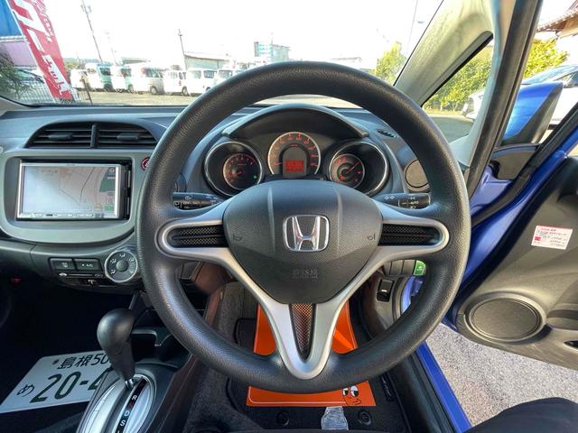 フィット G・10thアニバーサリー ETC ナビ TV オートライト スマートキー 電動格納ミラー チップアップシート CVT 盗難防止システム 衝突安全ボディ ABS CD エアコン パワーステアリング パワーウィンドウ(2枚目)