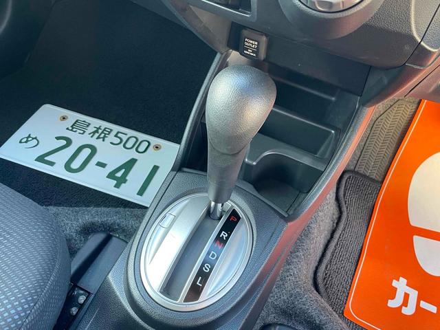 フィット G・10thアニバーサリー ETC ナビ TV オートライト スマートキー 電動格納ミラー チップアップシート CVT 盗難防止システム 衝突安全ボディ ABS CD エアコン パワーステアリング パワーウィンドウ(28枚目)