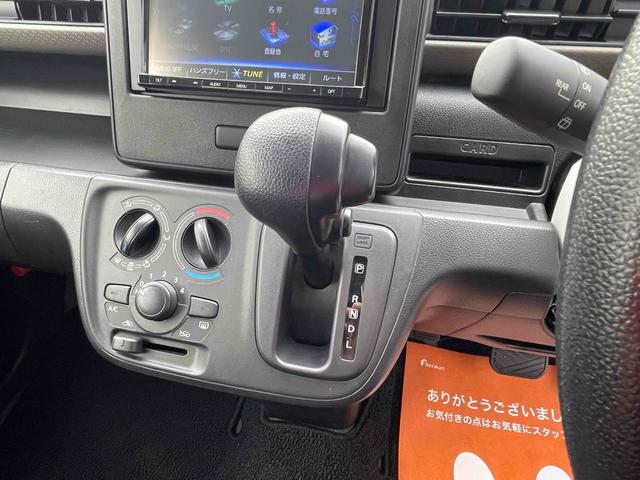 シフトレバー。ぜひ一度お客様の目で確認してください。