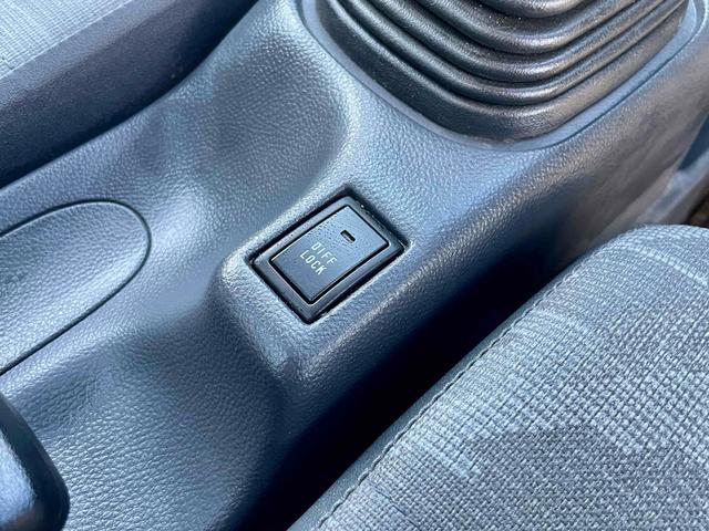 スクラムトラック 　４ＷＤ　軽トラック　ＭＴ（28枚目）