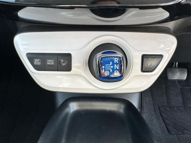 プリウス S 当社下取車 ナビ バックカメラ フルセグTV LEDヘッドライト オートライト Bluetooth接続 アルミホイール ETC 横滑り抑制装置 スマートキー スペアキー ルームクリーニング済み(33枚目)