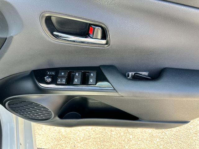 プリウス S 当社下取車 ナビ バックカメラ フルセグTV LEDヘッドライト オートライト Bluetooth接続 アルミホイール ETC 横滑り抑制装置 スマートキー スペアキー ルームクリーニング済み(40枚目)