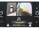 後ろの視界もサポート♪ハンドル操作に連動してガイドラインが動き、バック時の予測進路を表示し駐車をサポートします。(全周囲カメラ表示あり)