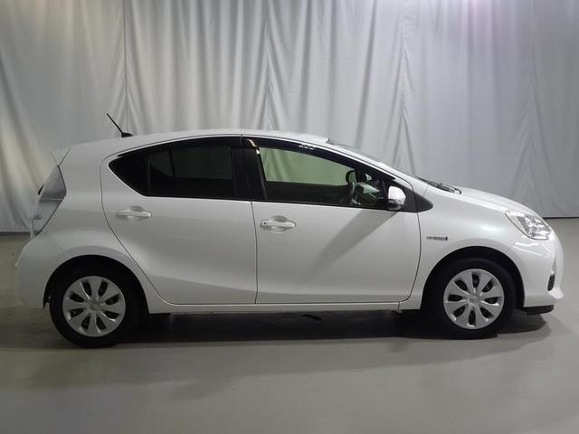 アクア S フルセグ メモリーナビ DVD再生 バックカメラ ワンオーナー 記録簿(15枚目)