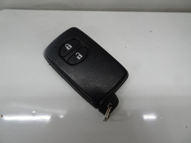 ヴィッツ ジュエラ　フルセグ　メモリーナビ　ＤＶＤ再生　バックカメラ　ＥＴＣ　プッシュスタート　スマートキー　盗難防止システム　オートエアコン　ナノイー　電動格納ミラー　ＡＢＳ　横滑防止装置（48枚目）