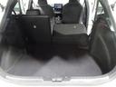 後席シートは左右分割可倒式なので、長さのある物など色々な荷物が積めます。