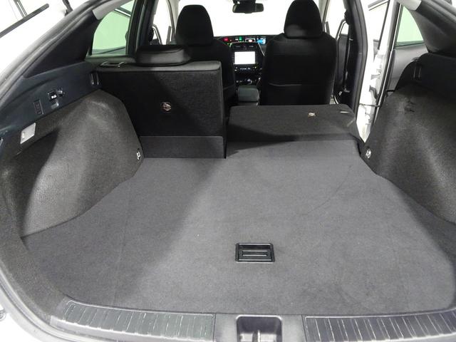 プリウス ＳセーフティプラスＩＩ　４ＷＤ　ディスプレイオーディオ　メモリーナビ　ミュージックプレイヤー接続可　バックカメラ　衝突被害軽減システム　クルーズコントロール　ＥＴＣ　スマートキー　ＬＥＤヘッドランプ　純正アルミ（46枚目）